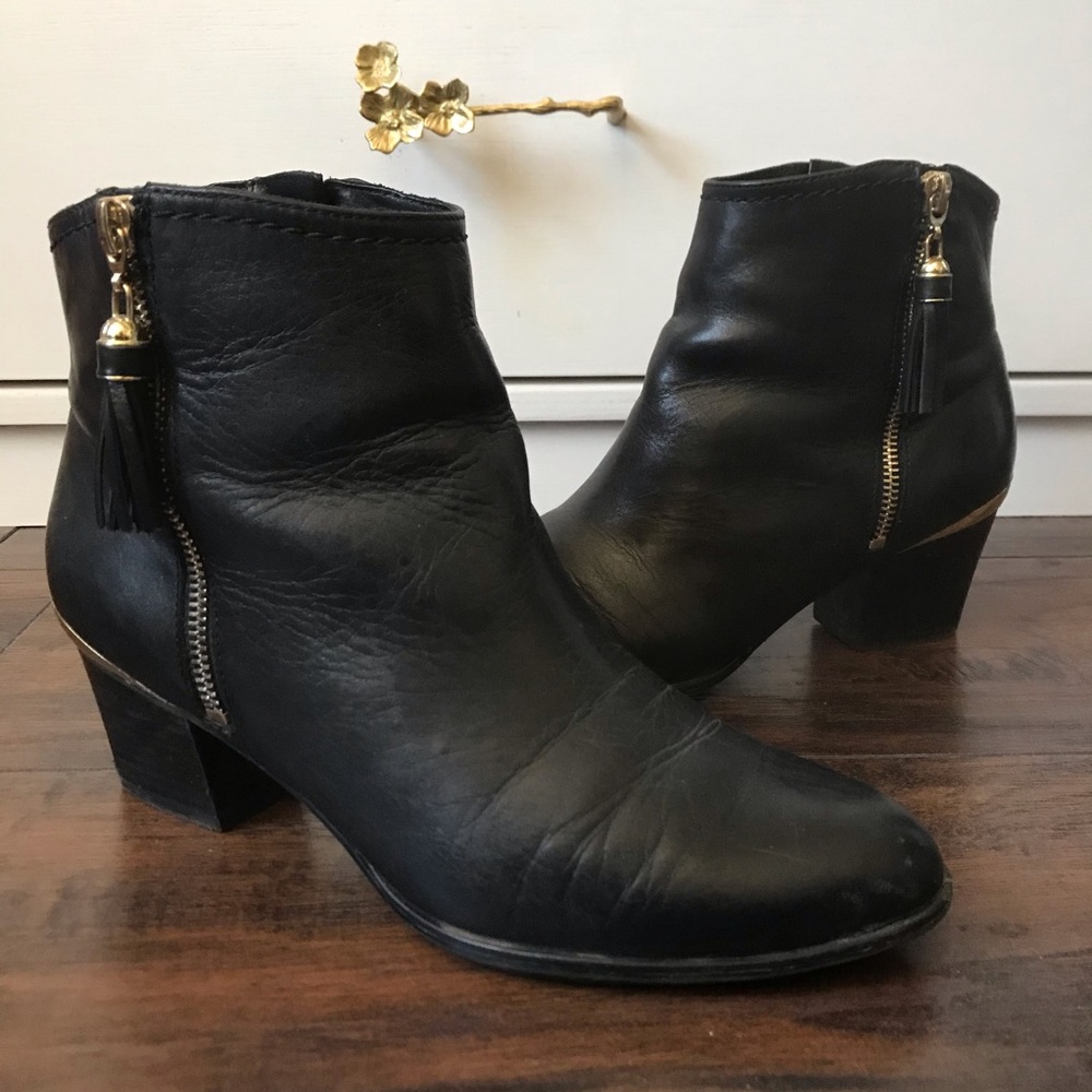* Issac Mizrahi black leather booties